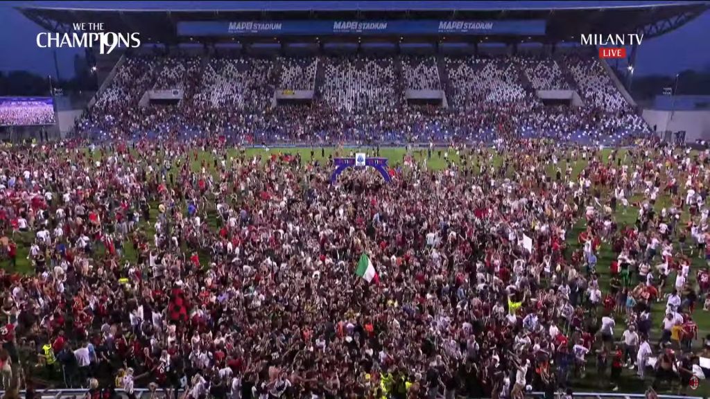 Milan vince lo scudetto 2022. Le strade di Milano sbandierano e festeggiano questa grande vittoria