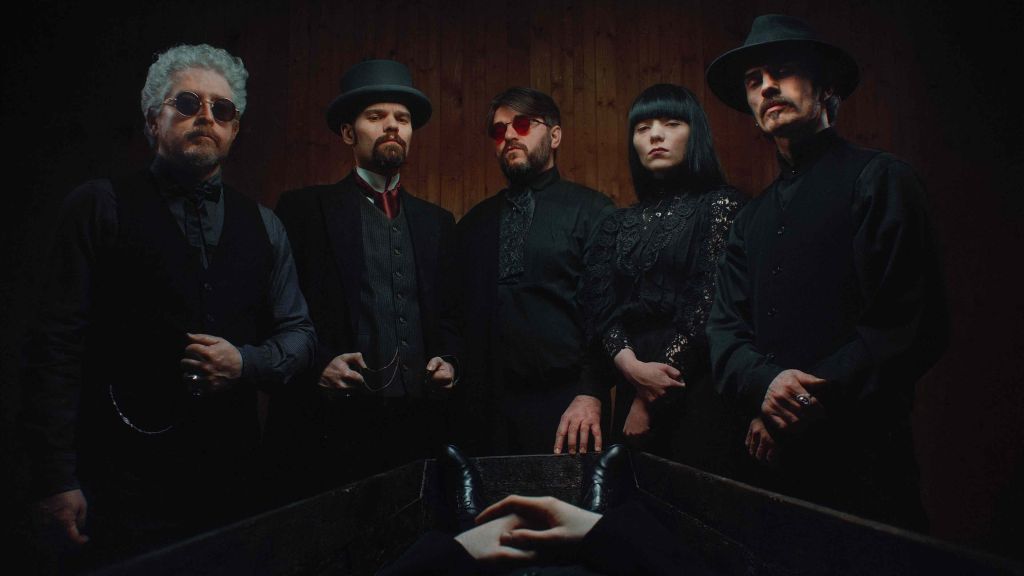 Esplorando le Ombre del Desert Rock: The Last Drop of Blood Presenta il Singolo 'Postcards From A Ghost Town' dal Nuovo Album 'Season II'