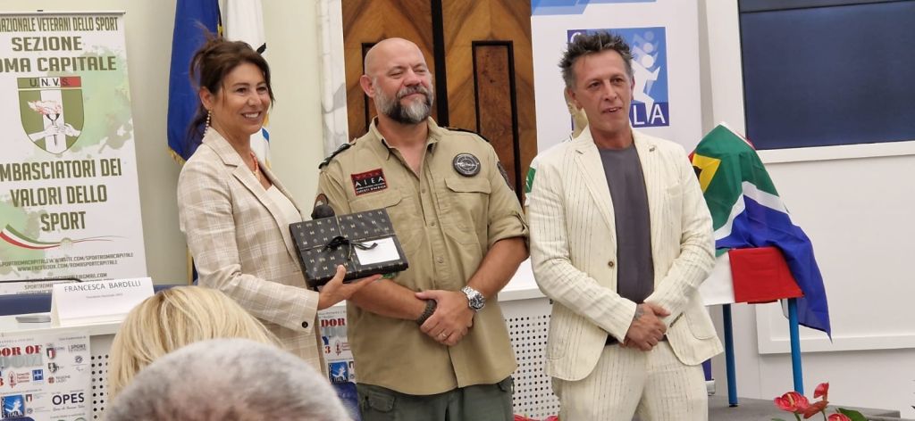 Invictus Nelson Mandela Day: Francesca Bardelli, Presidente nazionale UNVS, riceve un Omaggio dalla Famiglia di Nelson Mandela