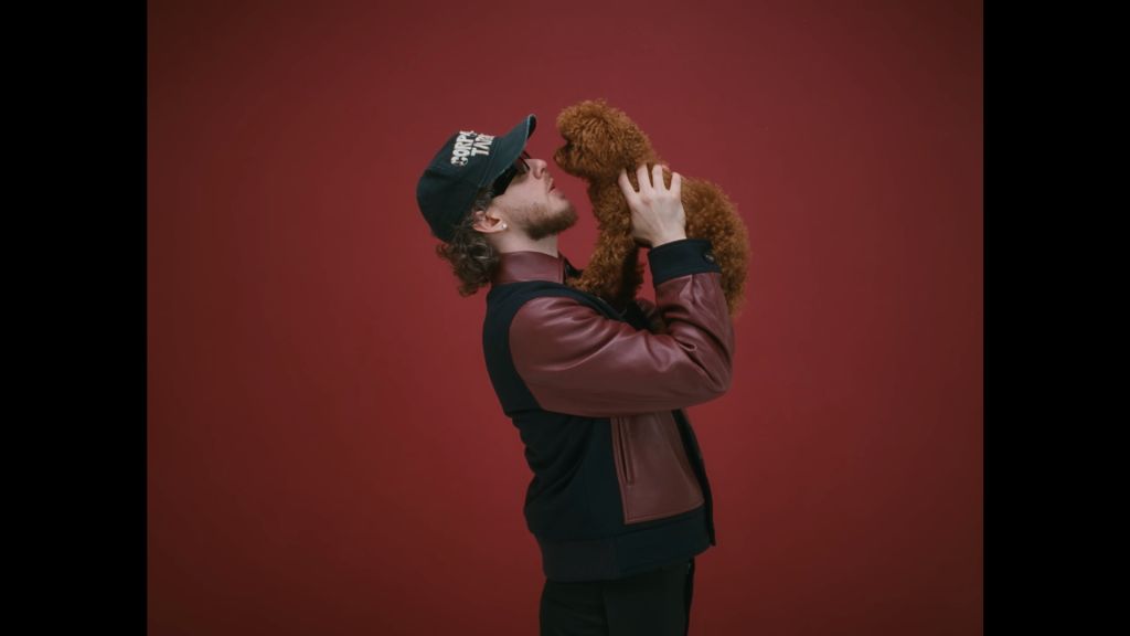 Jack Harlow: Il Trionfo di 'Lovin On Me' e la Sua Ascesa alla Vetra della Billboard Hot 100