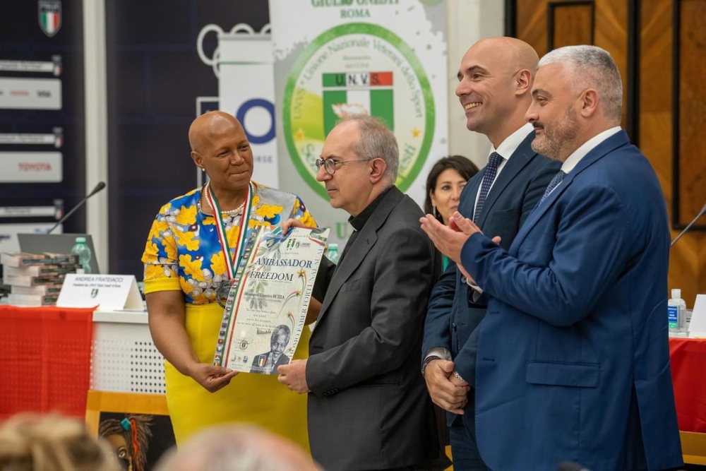 EVENTO INTERNAZIONALE "3° INVICTUS DAY" IN ANTEPRIMA MONDIALE, A ROMA - PREMIATO: IL VESCOVO GIANRICO RUZZA RICEVE IL PREMIO “NELSON MANDELA, AMBASSADOR OF FREEDOM”