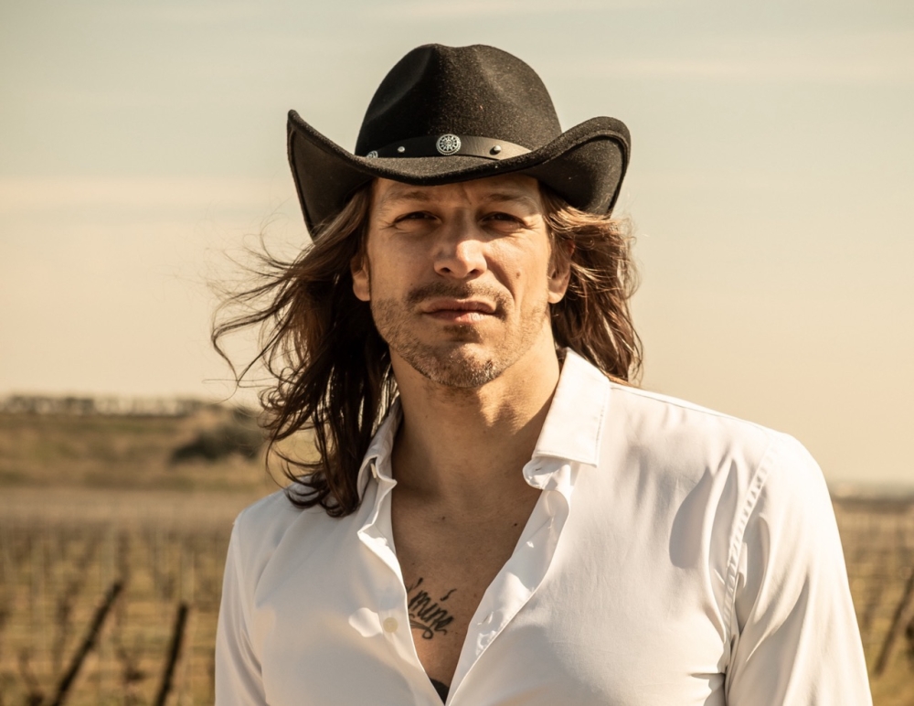 Timothy Cavicchini: Riflettori — è il singolo, l'album esce il 31 ottobre