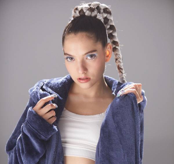 E' USCITO IL PRIMO ALBUM BAD HABITS