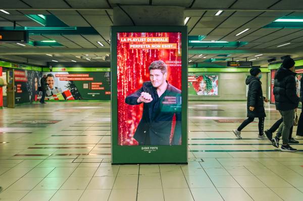 Il Natale in musica di Warner Music Italia: La stazione metro ATM