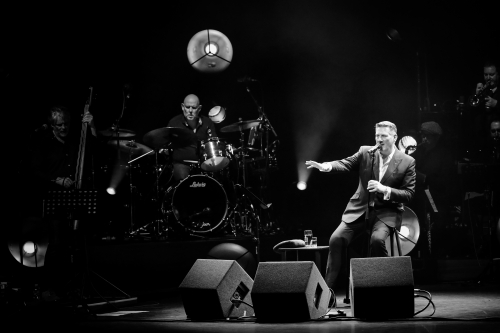 Tony Hadley apre il tour italiano a Villa Arconati: 45 anni di carriera sul palco