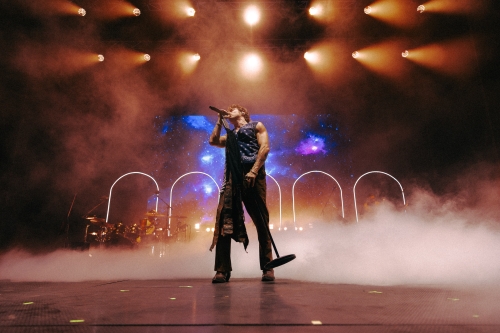 Irama, sold out all’Arena di Verona. Nel 2026 il debutto a San Siro