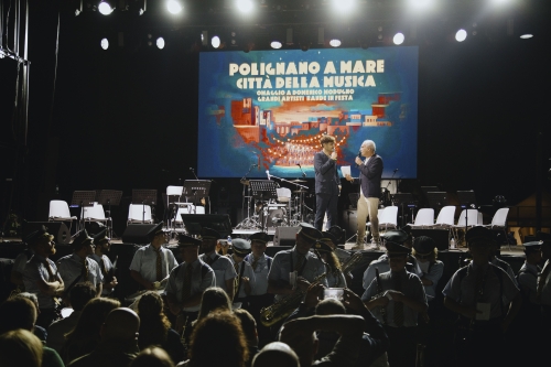 Polignano a Mare celebra Modugno: tre giorni di musica e piazza in festa