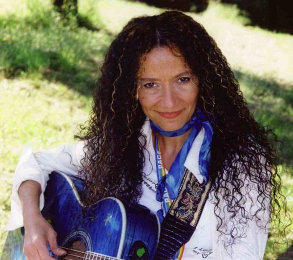 Agnese la Joan Baez della Pace alla X edizione del Festival Internazionale della Pace